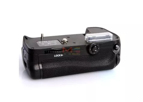 Фото: Meike Nikon D7000 (Nikon MB-D11)