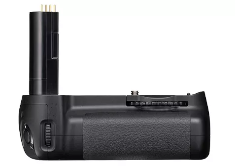 Фото: Nikon MB-D80