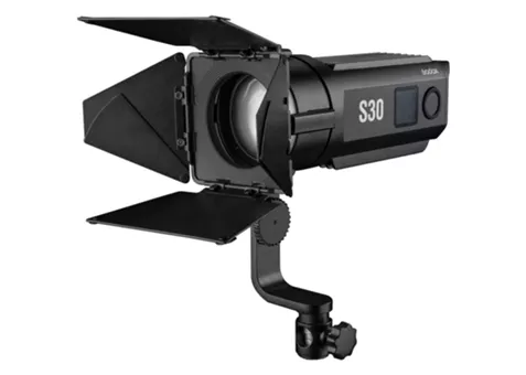 Фото: Godox S30 Focusing LED